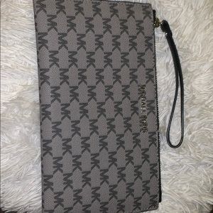 Michael Kors Bags - Michael Kors Hand Wallet Michael Kors Bags - Michael Kors Hand Wallet